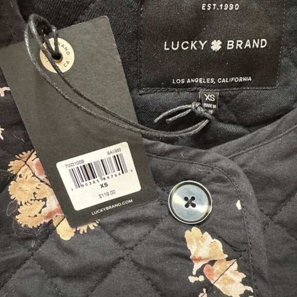 NWT Lucky Brand Black Floral Quilted Blazer.  Women XS - Picture 3 of 4
